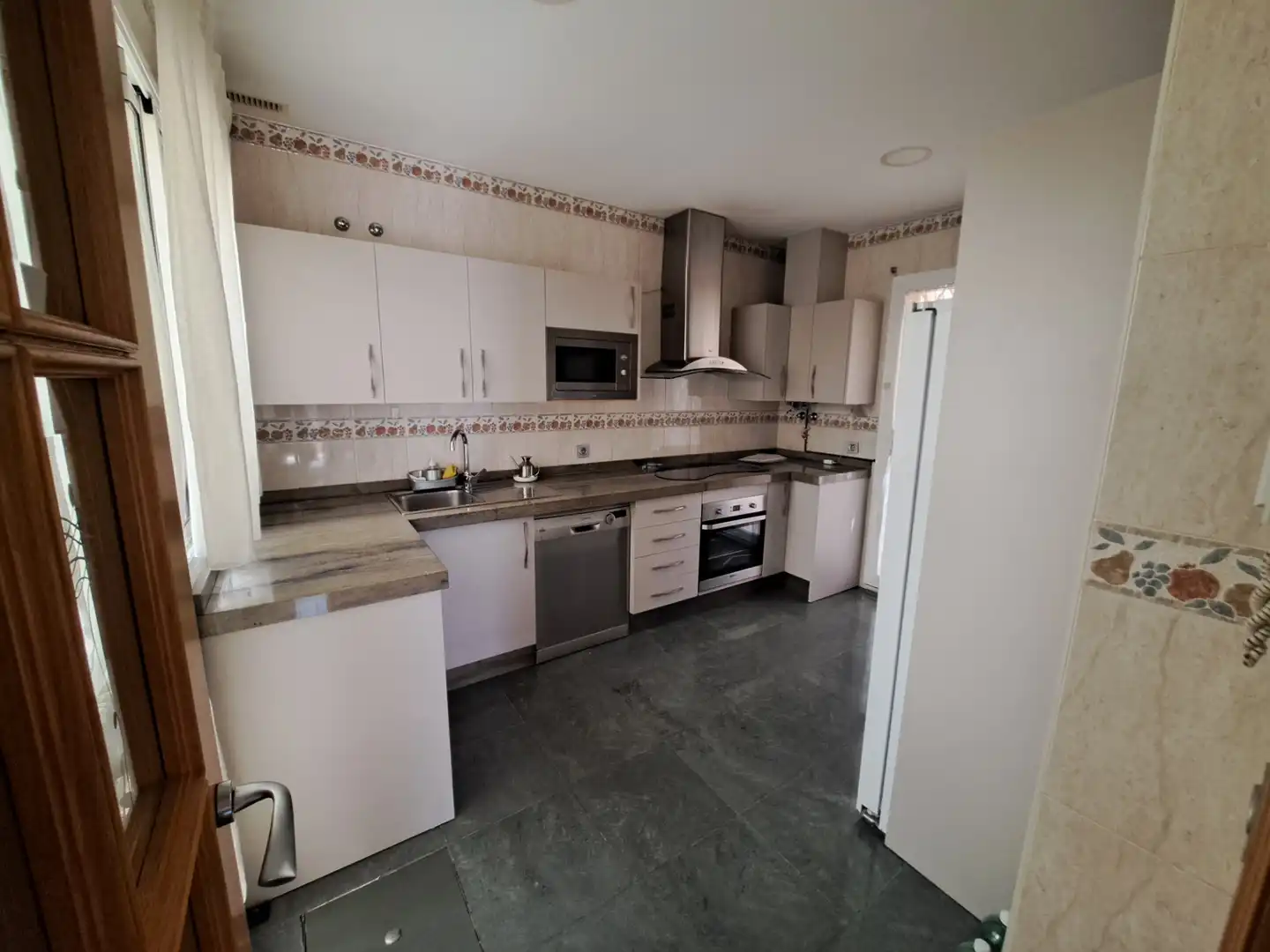 Cuina de Casa o xalet en venda en Dos Hermanas amb Aire condicionat, Terrassa i Forn
