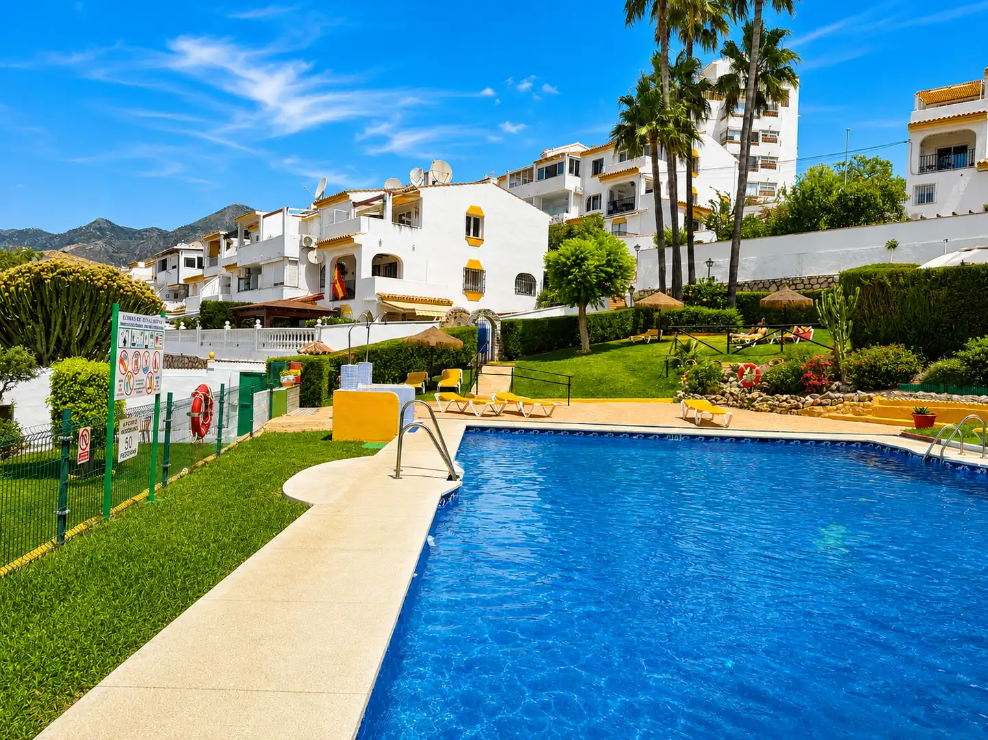 Vista exterior de Apartament en venda en Benalmádena amb Terrassa, Moblat i Piscina comunitària