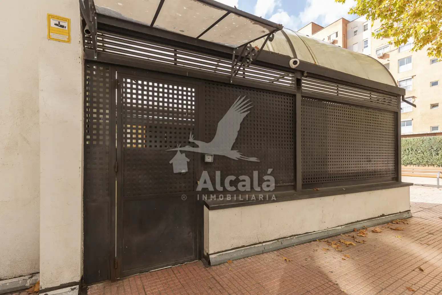 Vista exterior de Garaje en venta en Alcalá de Henares