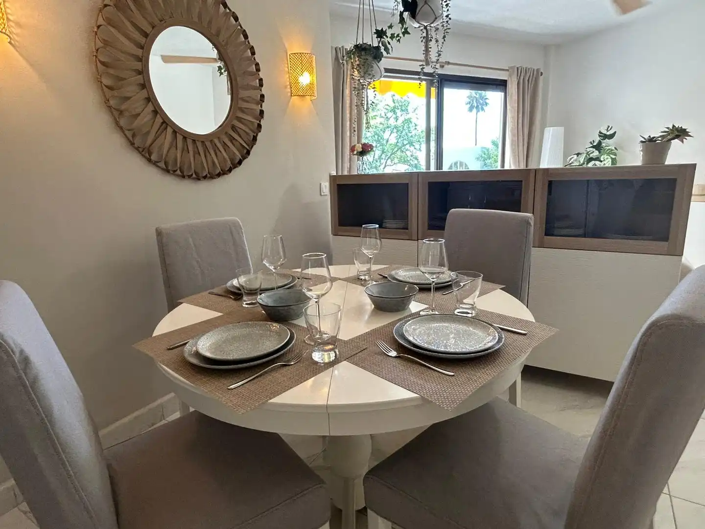 Comedor de Piso de alquiler en Estepona con Aire acondicionado, Terraza y Amueblado