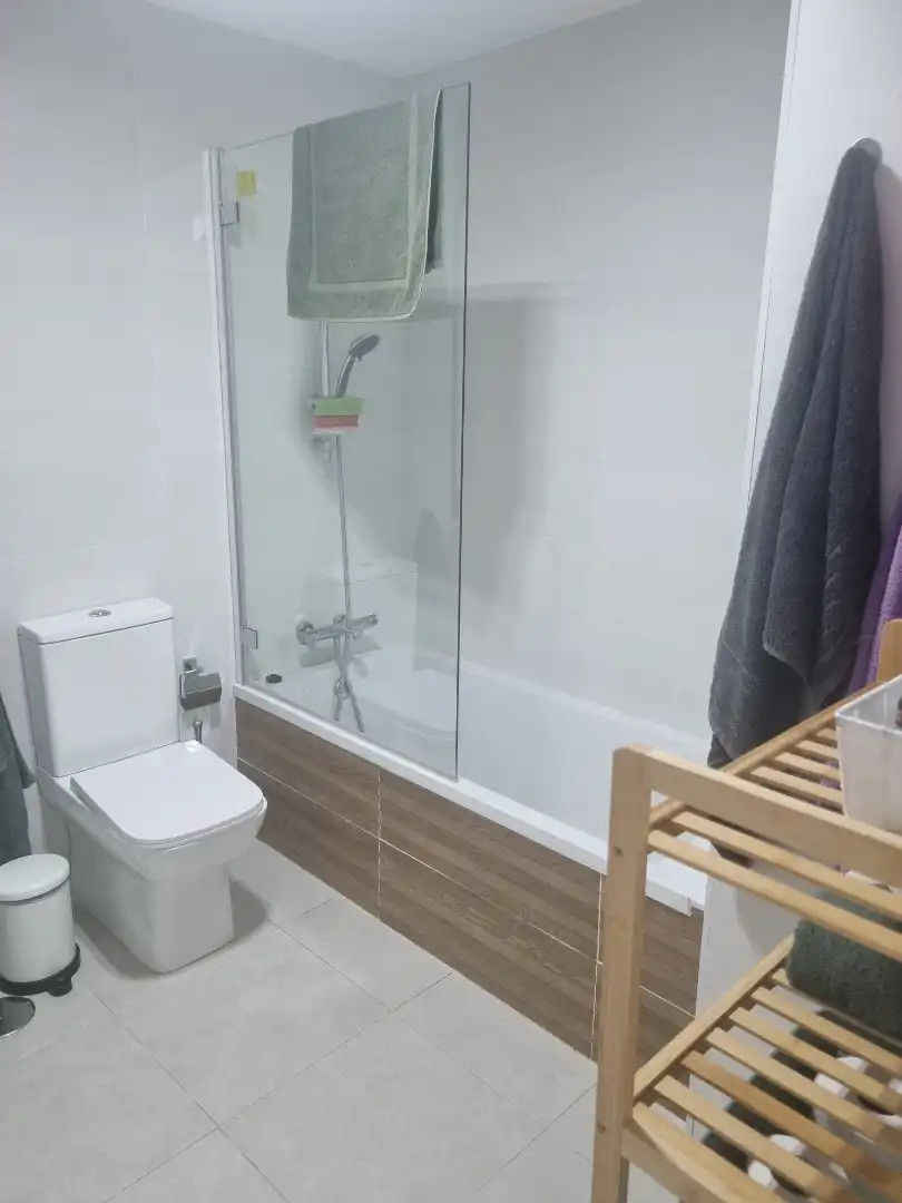 Baño de Casa adosada de alquiler en San Fernando con Aire acondicionado, Calefacción y Jardín privado