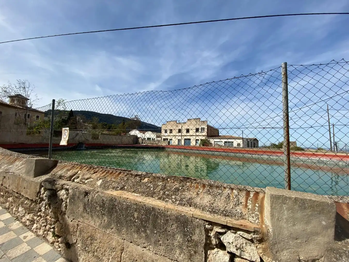 Piscina de Local en venta en Biar