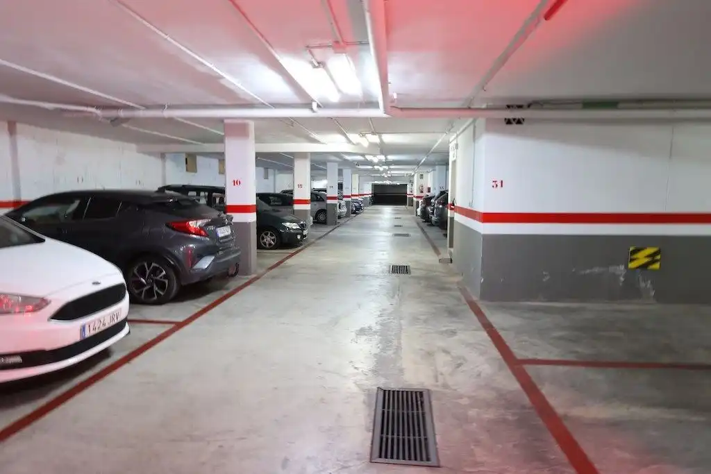 Aparcament de Apartament en venda en Torrevieja amb Terrassa i Piscina comunitària