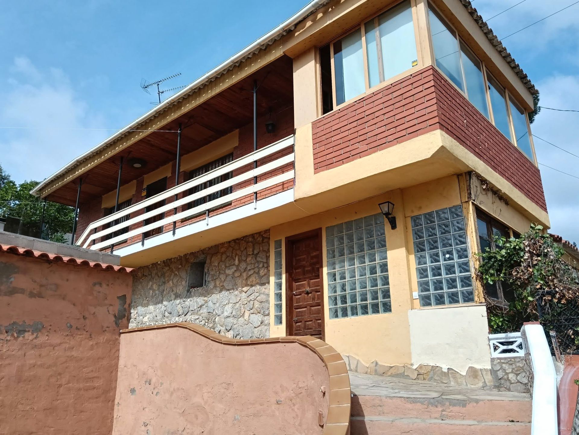 Exterior view of House or chalet for sale in Cunit  with Private garden, Terrace and Storage room