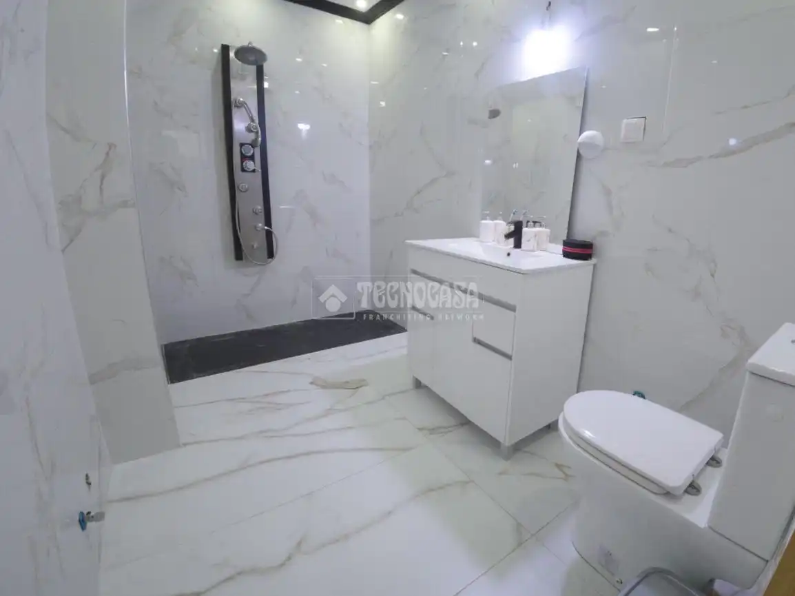 Badezimmer von Einfamilien-Reihenhaus zum Verkauf in Huércal de Almería