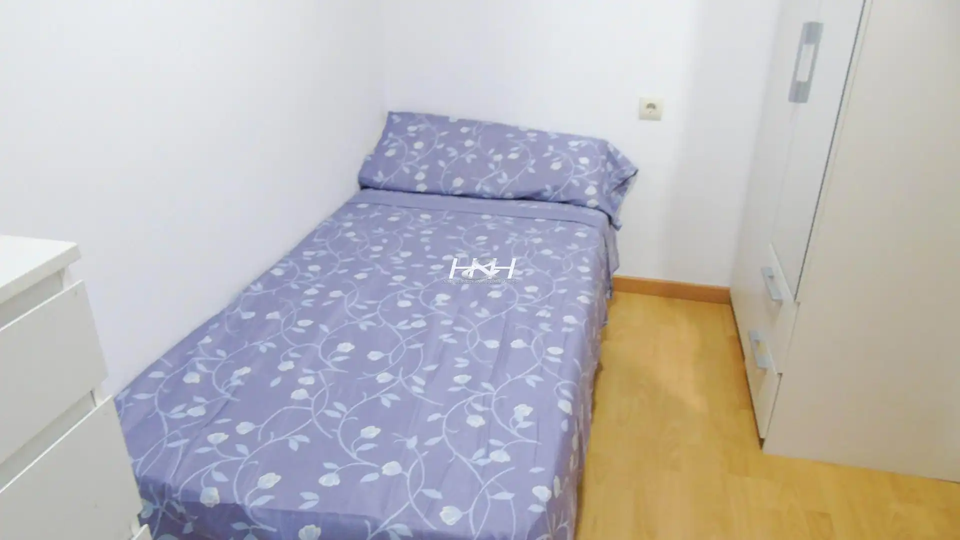 Bedroom of Flat for rent in Burjassot  with Air Conditioner, Storage room and Furnished