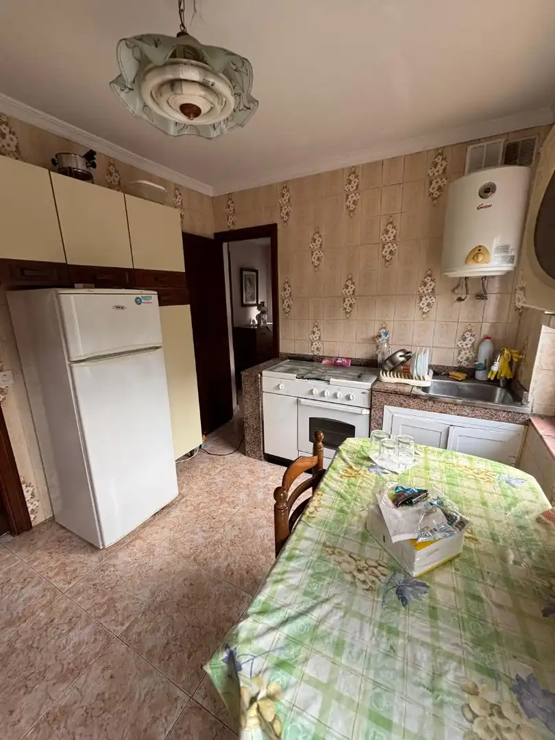 Cocina de Casa adosada en venta en Oviedo  con Calefacción, Jardín privado y Amueblado