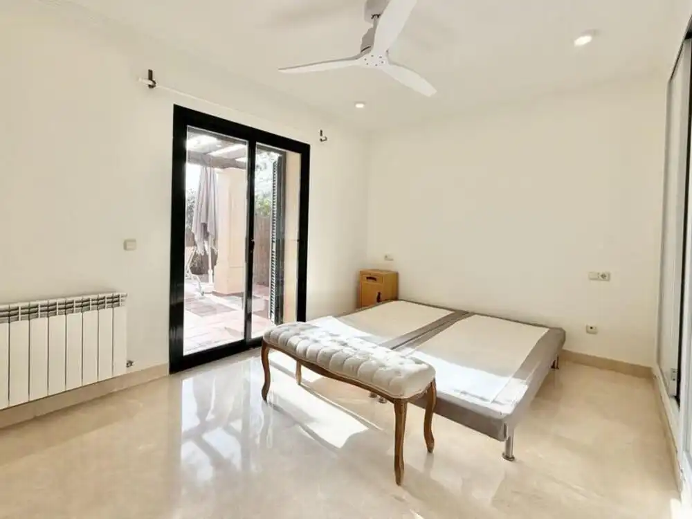 Habitación de Apartamento de alquiler en Marbella con Aire acondicionado, Calefacción y Terraza