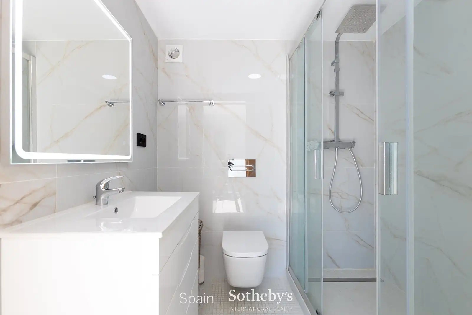Baño de Casa o chalet en venta en Badalona con Aire acondicionado, Calefacción y Jardín privado
