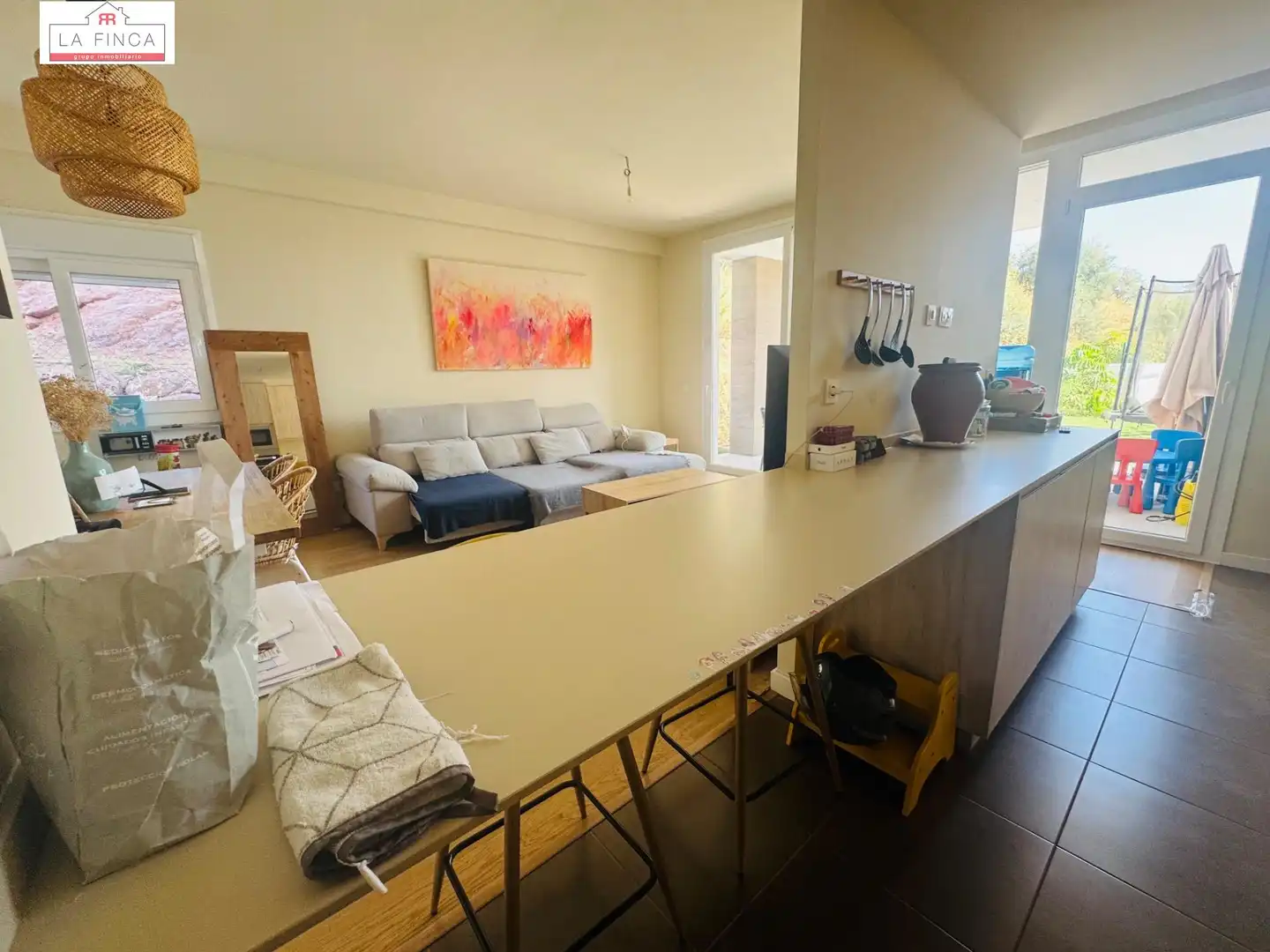 Sala d'estar de Planta baixa en venda en Málaga amb Aire condicionat, Jardí privat i Terrassa