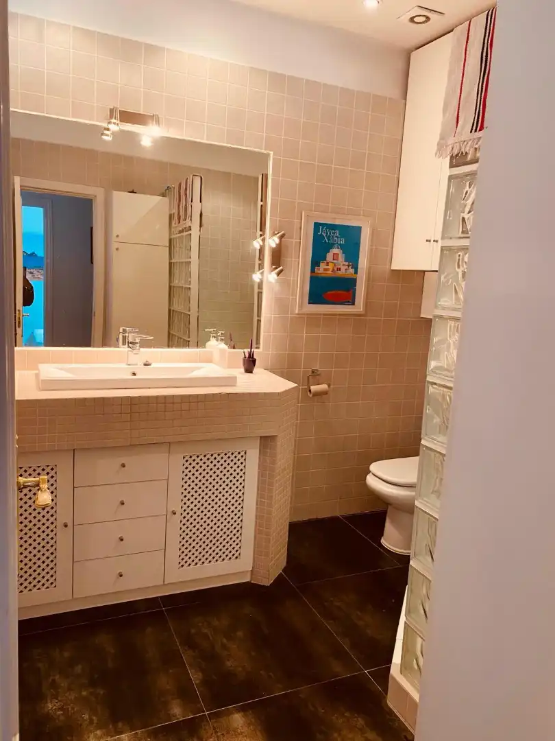 Bathroom of Flat for rent in Madrid  with Air Conditioner, Heating and Parquet flooring