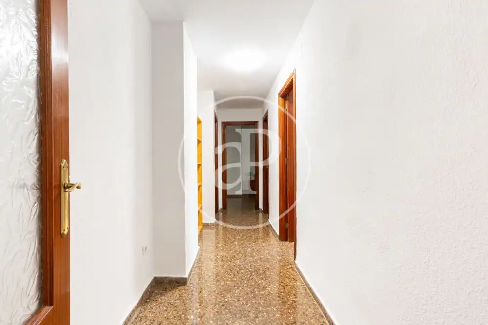 Flat for rent in Valencia  with Heating, Terrace and Furnished