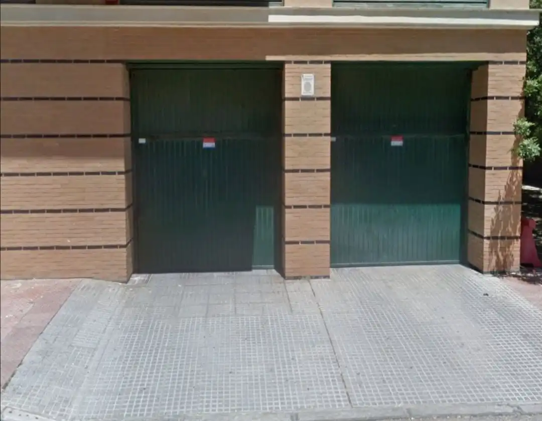 Garage for rent in Calle Miguel Martínez de Pinillos, 1, Asdrúbal - Bahía Blanca