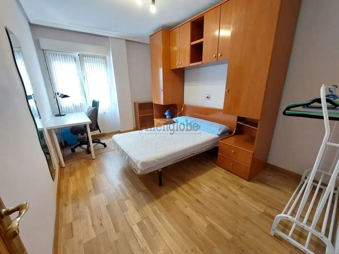 Bedroom of Flat for rent in Oviedo   with Heating and Terrace
