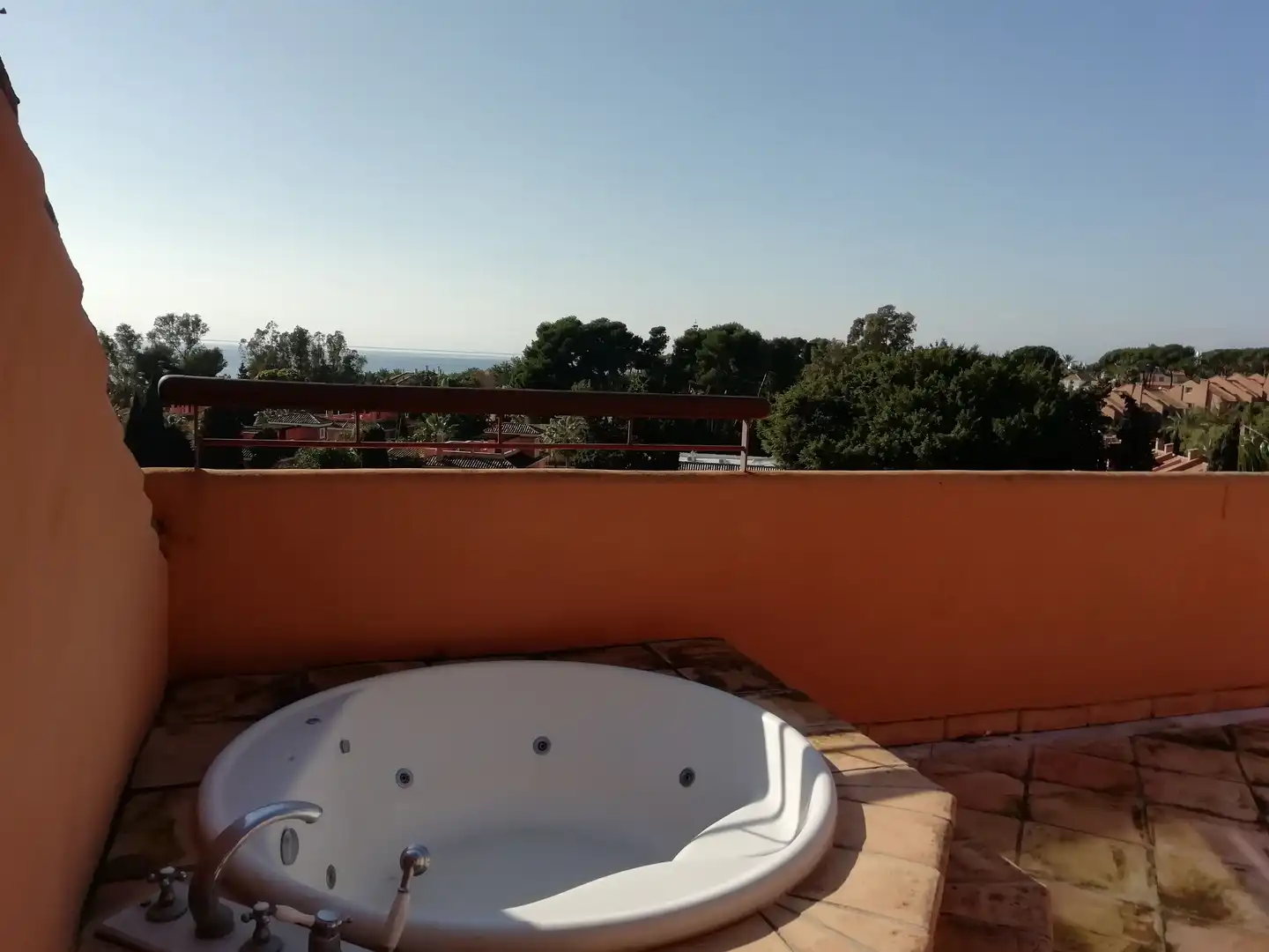 Terrasse von Maisonette zum Verkauf in Marbella mit Klimaanlage, Terrasse und Abstellraum