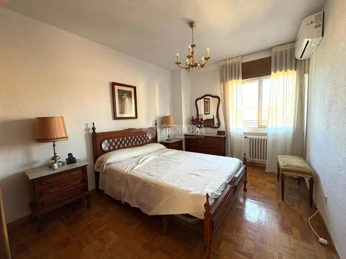 Dormitori de Pis en venda en Madrid amb Parquet i Balcó