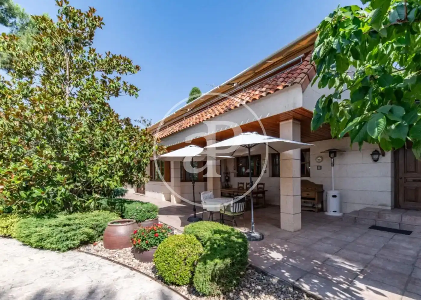Terrassa de Casa o xalet en venda en Madrid amb Aire condicionat, Calefacció i Jardí privat