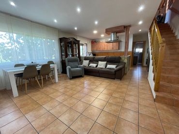Casa con balcón en venta en Carrer Orient