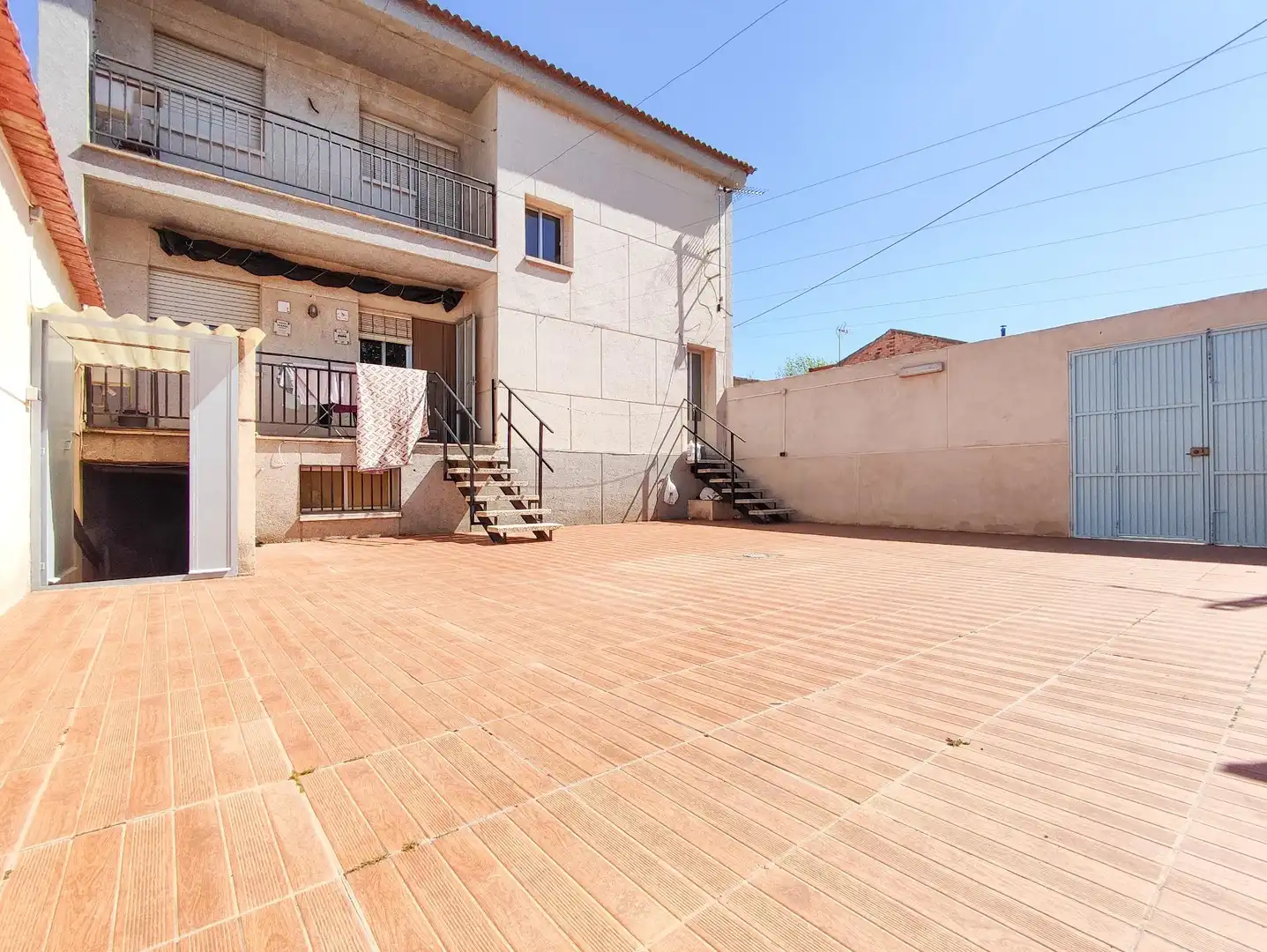 Exterior view of Flat for sale in Argamasilla de Calatrava  with Air Conditioner, Heating and Storage room
