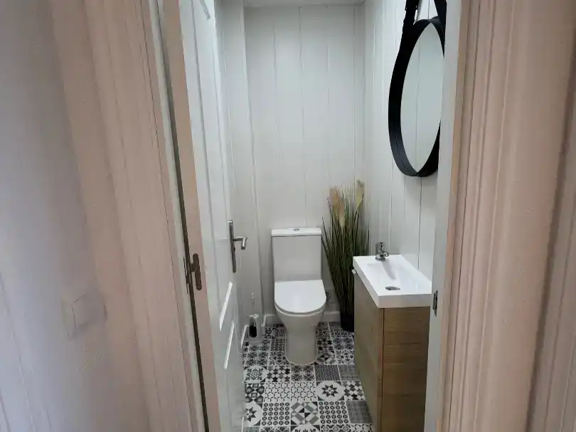 Bathroom of Flat for share in León Capital   with Parquet flooring and Furnished