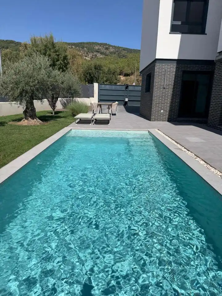 Doppelhaushälfte mit Pool zum Verkauf in Calle Pío Baroja