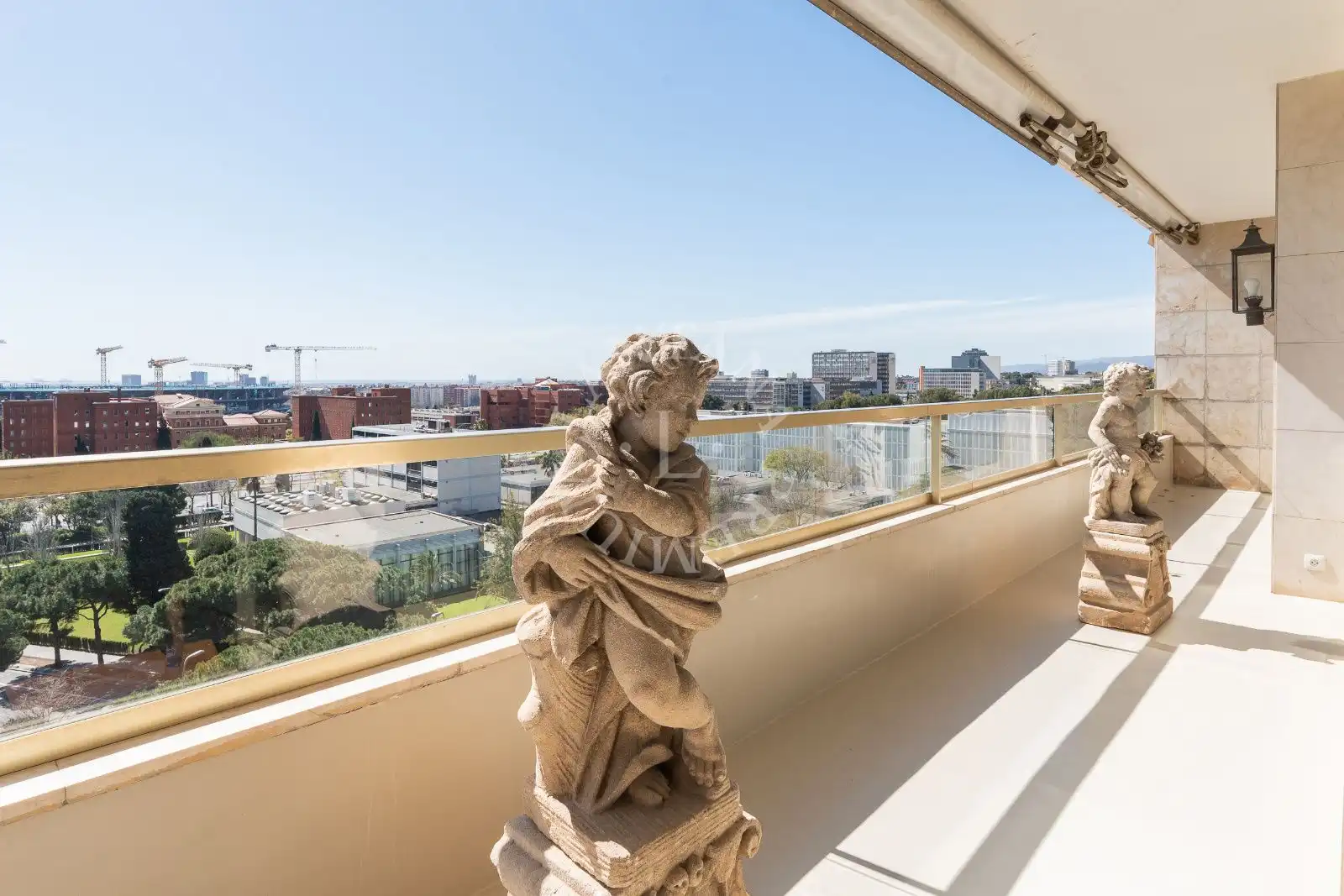 Terrasse von Dachboden zum Verkauf in Barcelona mit Terrasse, Abstellraum und Schwimmbad