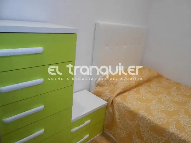 Habitación de Estudio de alquiler en Madrid con Aire acondicionado, Amueblado y Lavadora