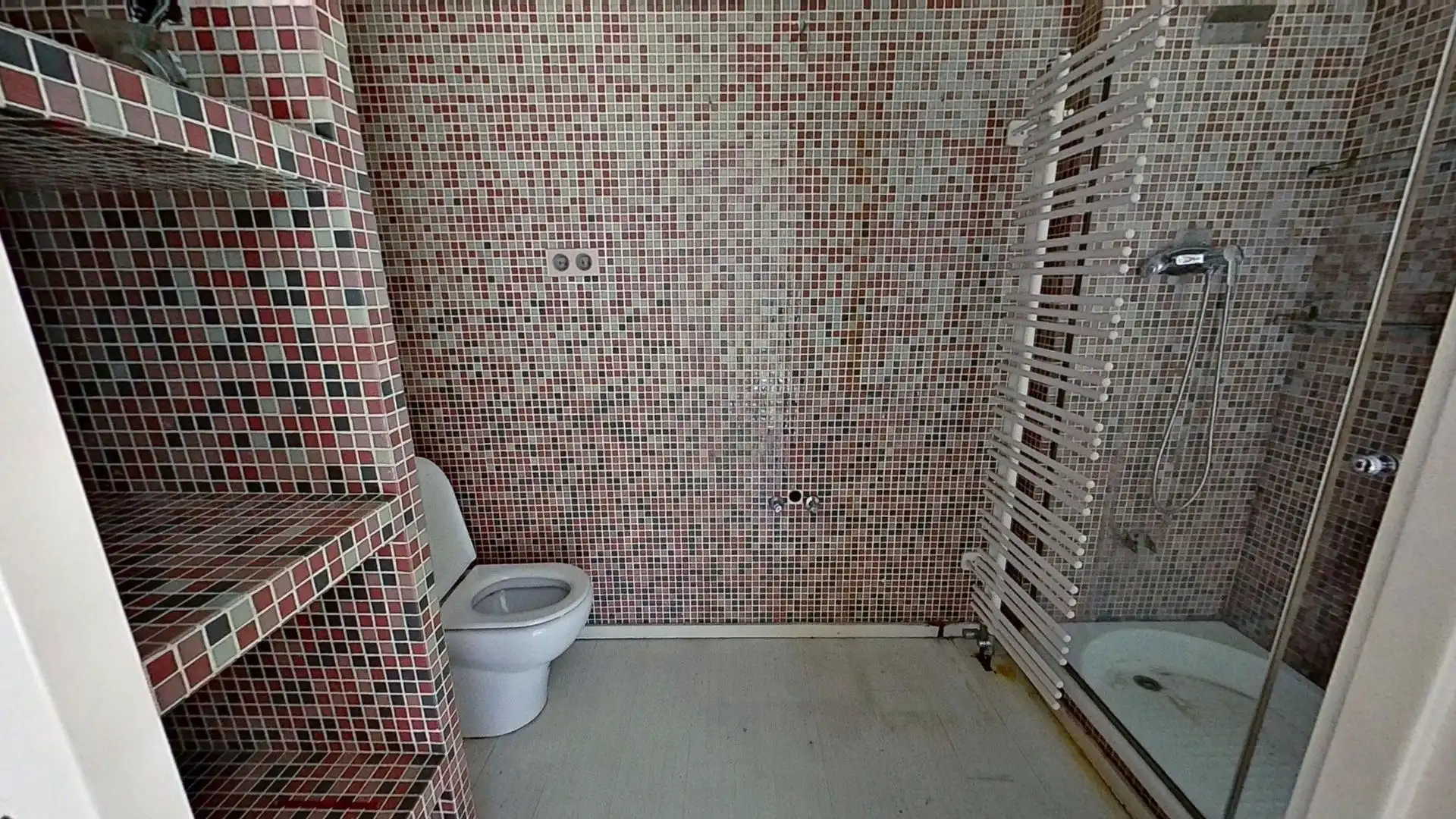 Badezimmer von Einfamilien-Reihenhaus zum Verkauf in El Prat de Llobregat mit Privatgarten und Terrasse