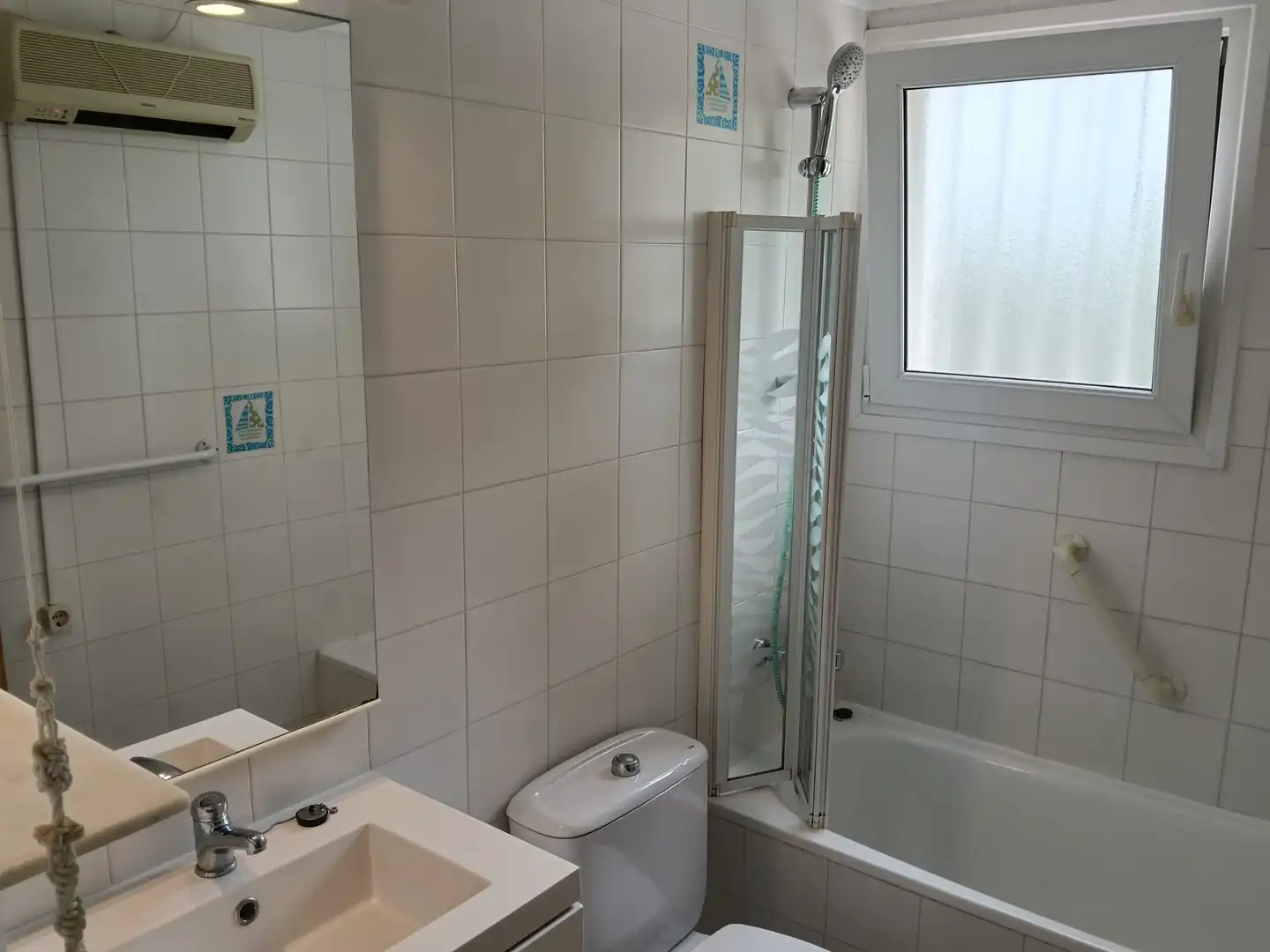 Bany de Casa o xalet en venda en Empuriabrava amb Aire condicionat, Calefacció i Jardí privat