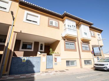 Reihenhaus zum Verkauf in Calle PINTOR GOMEZ MORENO 9