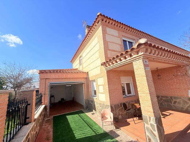 Casa adosada en Venta en Magán