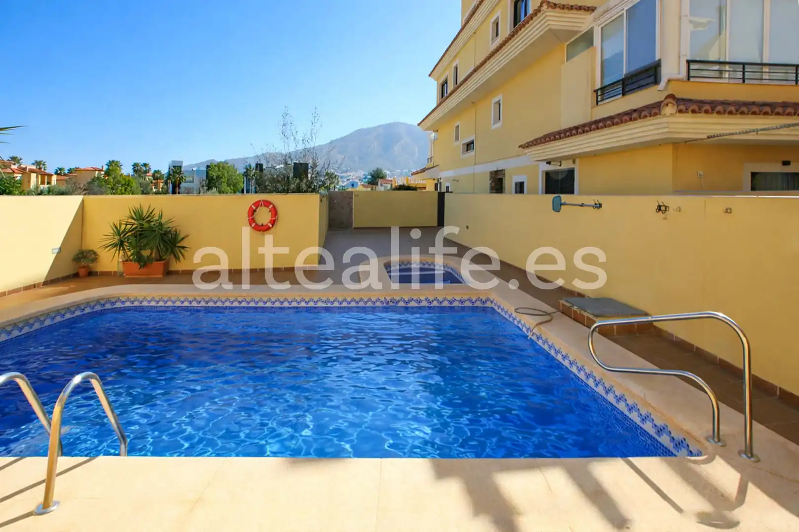 Piscina de Apartamento de alquiler en L'Alfàs del Pi con Aire acondicionado, Terraza y Trastero