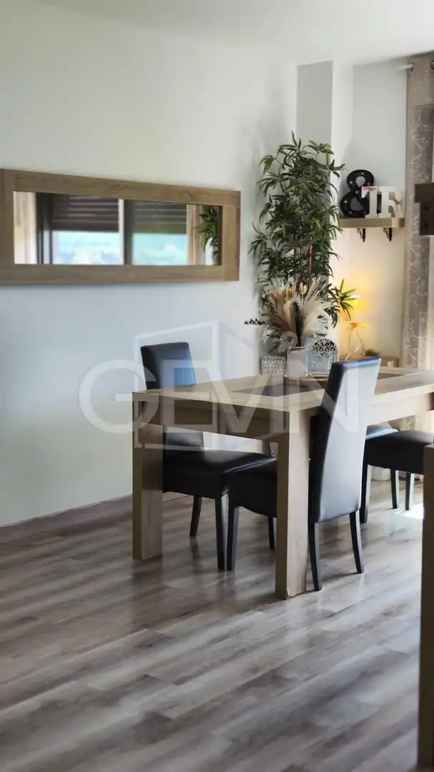 Comedor de Piso en venta en Santa Perpètua de Mogoda con Calefacción, Trastero y Balcón
