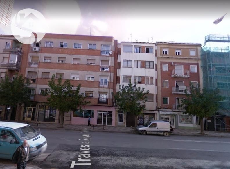 Vista exterior de Local en venta en Cuenca Capital