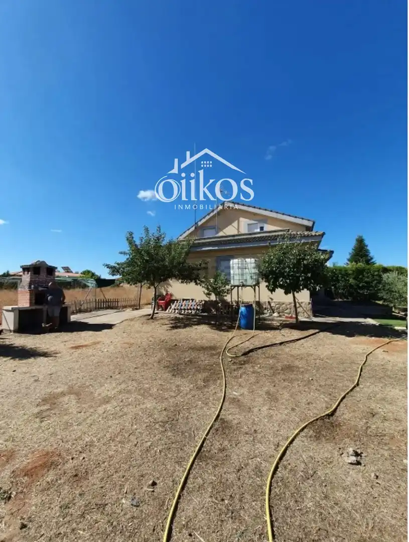 Exterior view of Houses for sale in Calvarrasa de Arriba