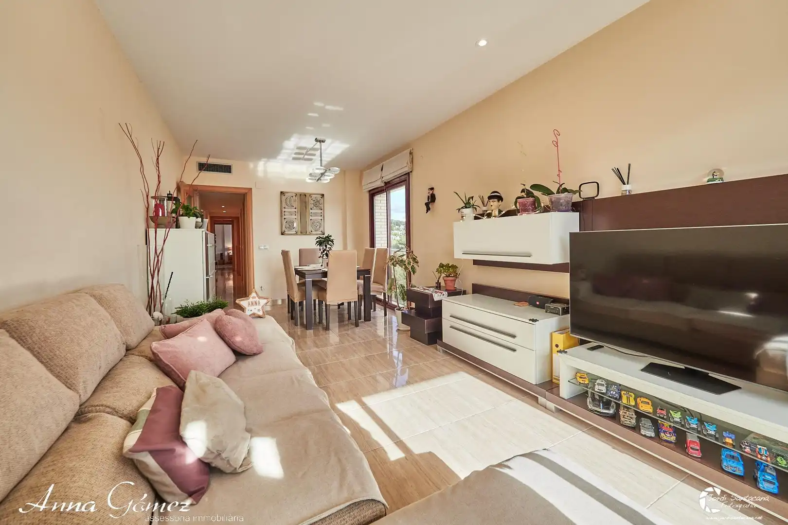 Wohnzimmer von Dachboden zum Verkauf in Calafell mit Heizung, Terrasse und Gemeinschaftspool