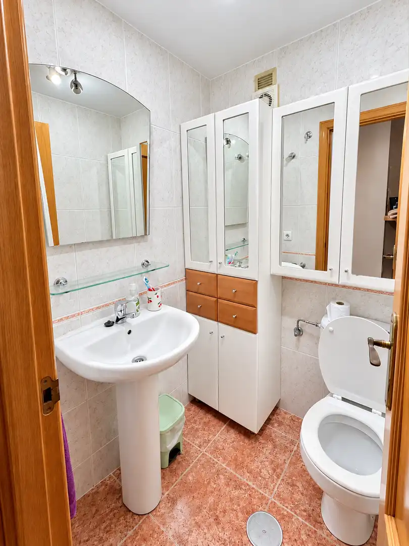 Bany de Apartament en venda en Benidorm amb Aire condicionat, Terrassa i Moblat