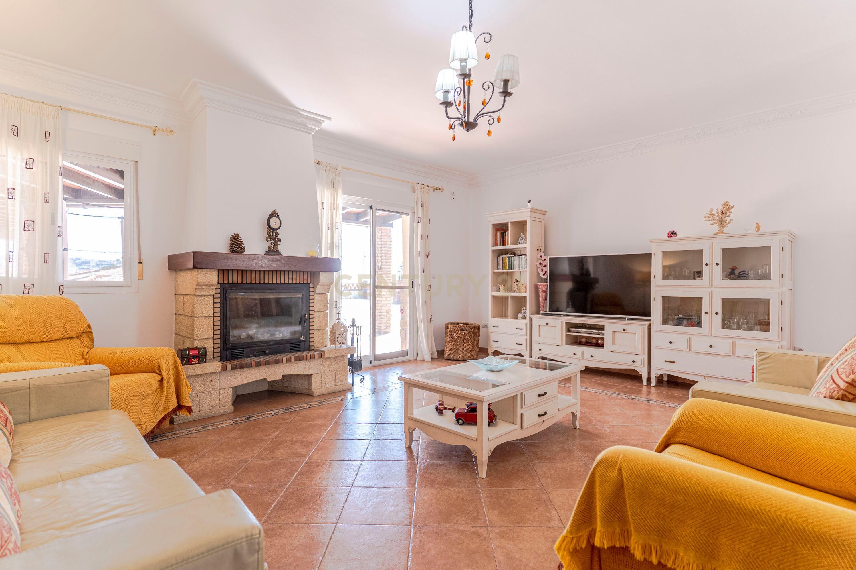 Sala d'estar de Casa o xalet en venda en Almuñécar amb Piscina