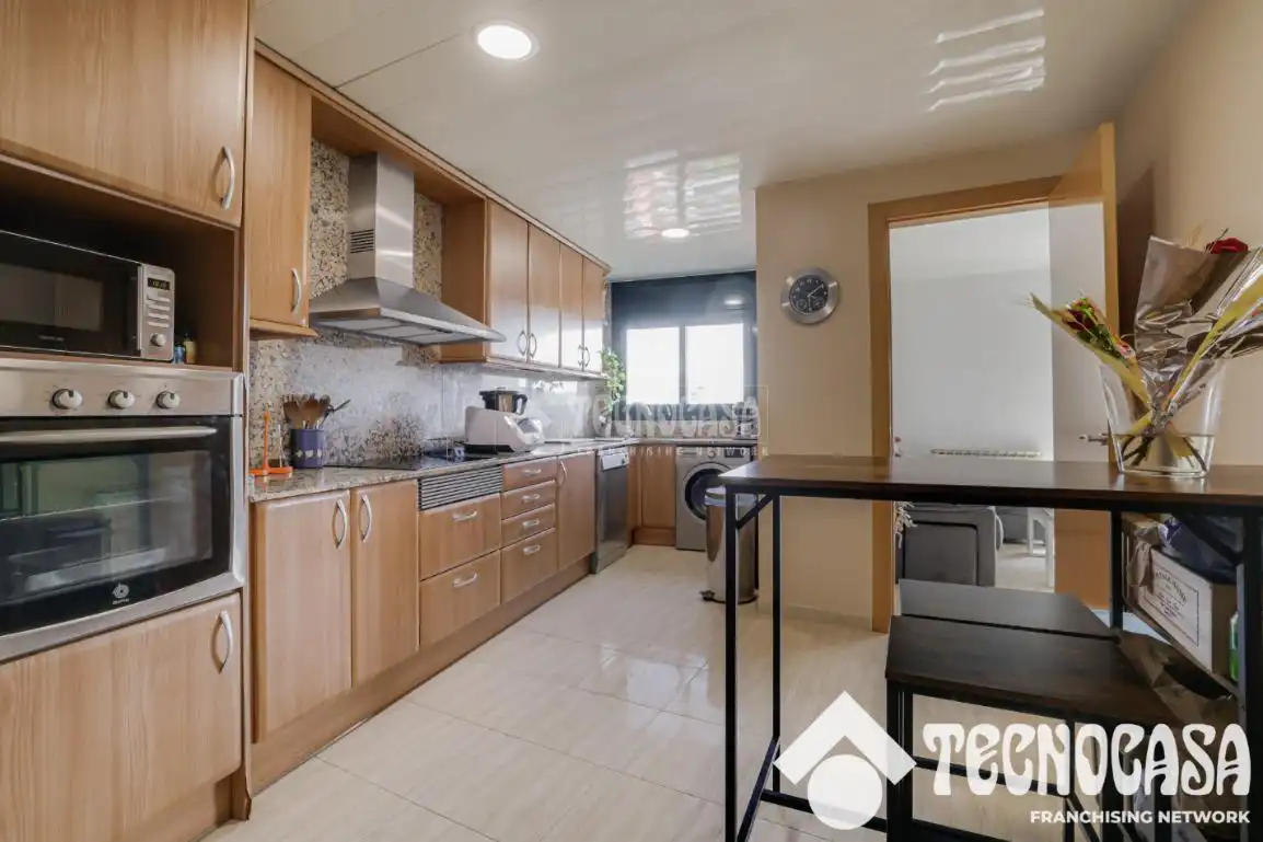 Cocina de Casa adosada en venta en Sant Vicenç Dels Horts con Aire acondicionado y Calefacción