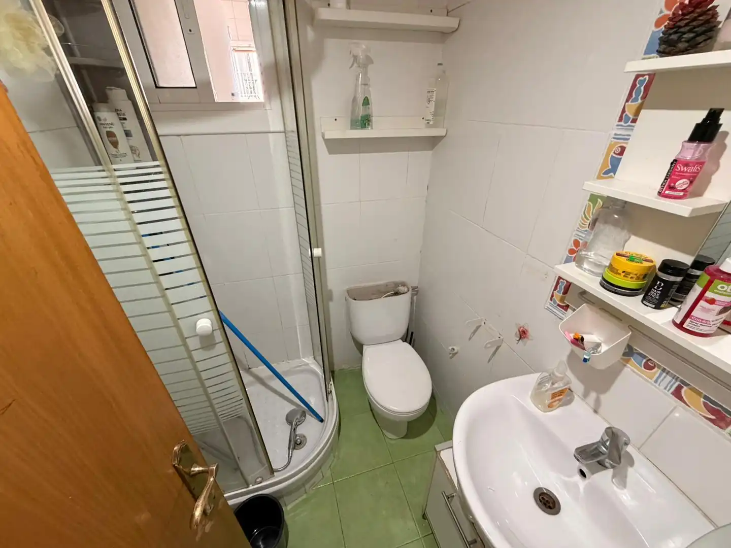 Badezimmer von Wohnung zum Verkauf in Barcelona mit Möbliert und Balkon