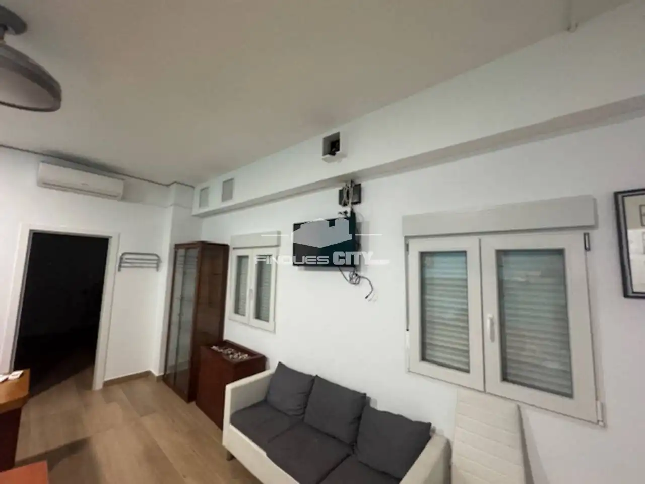 Sala d'estar de Oficina en venda en Pineda de Mar amb Aire condicionat