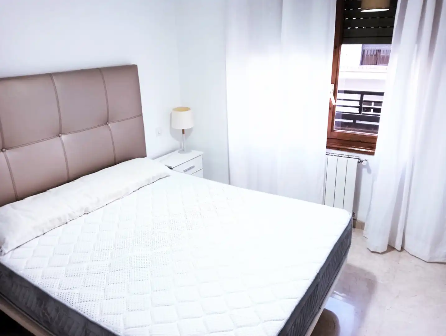 Habitación de Apartamento en venta en Granada con Aire acondicionado, Calefacción y Amueblado