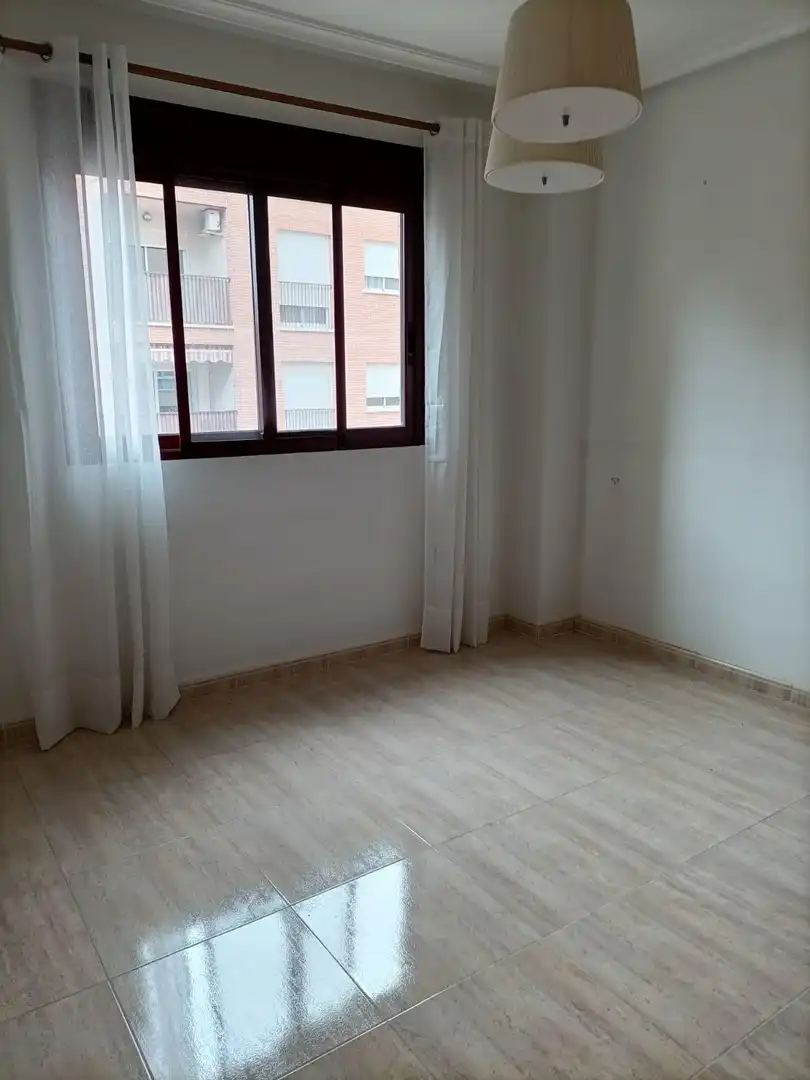 Habitación de Apartamento de alquiler en Murcia con Aire acondicionado, Calefacción y Balcón