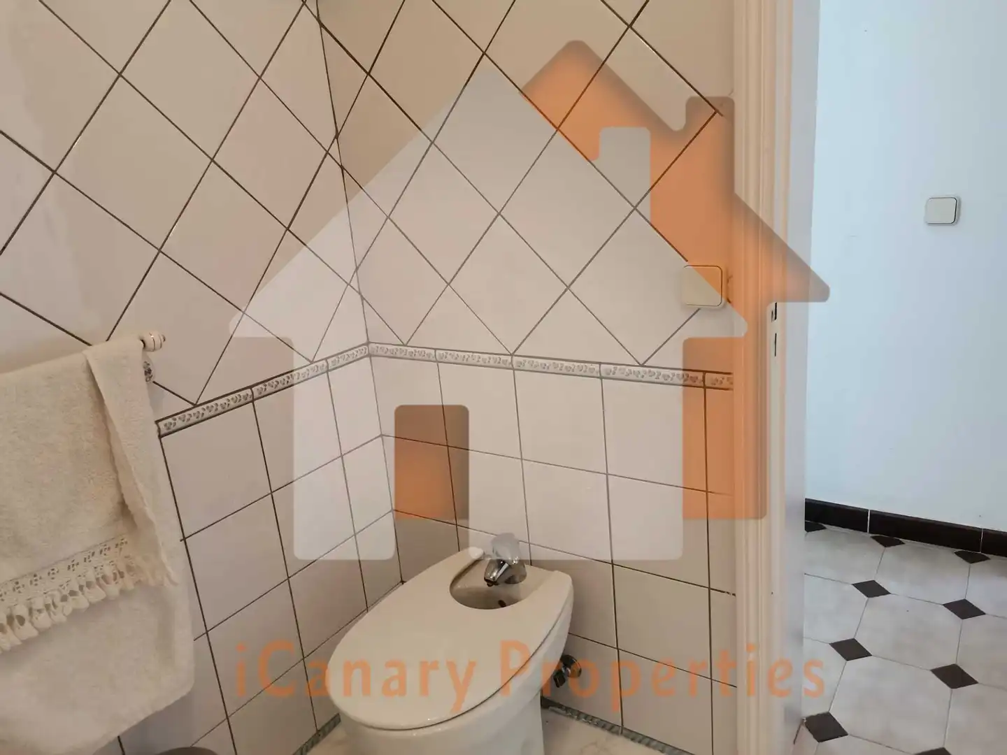 Baño de Casa adosada de alquiler en San Bartolomé de Tirajana con Aire acondicionado, Jardín privado y Terraza