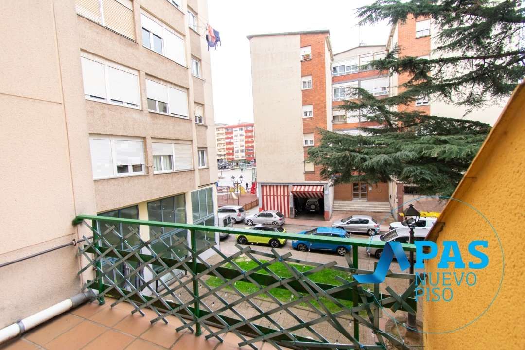 Vista exterior de Pis en venda en Camargo amb Calefacció, Terrassa i Moblat