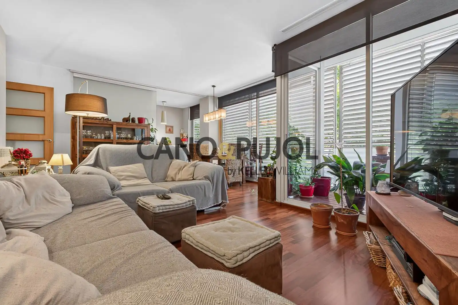 Sala d'estar de Pis en venda en Sant Cugat del Vallès amb Aire condicionat, Calefacció i Parquet