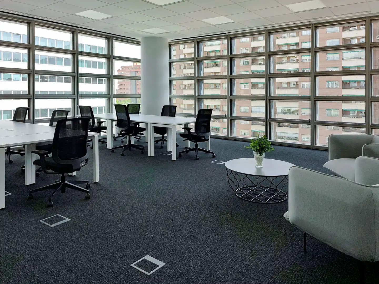 Büro zur Miete in Zaragoza mit Klimaanlage, Heizung und Möbliert
