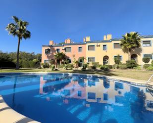 Piscina de Casa adosada en venda en Manilva amb Aire condicionat, Calefacció i Terrassa