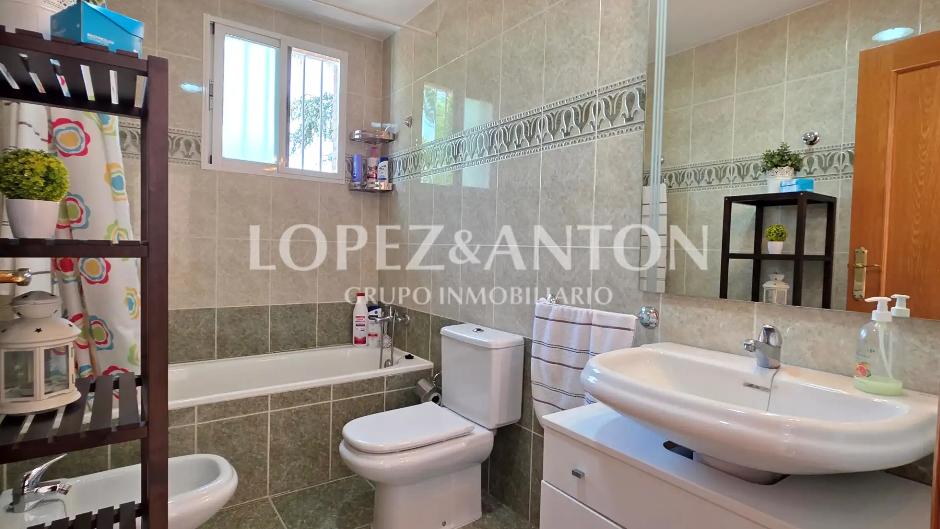 Baño de Casa o chalet en venta en L'Eliana con Aire acondicionado, Calefacción y Jardín privado
