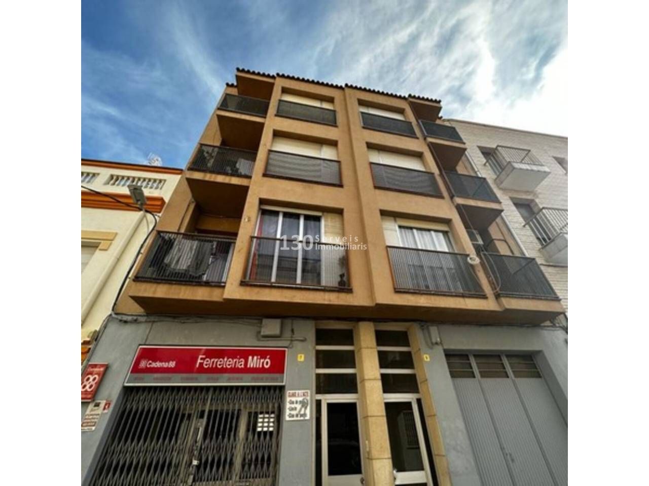 Vista exterior de Pis en venda en Santa Bàrbara amb Calefacció